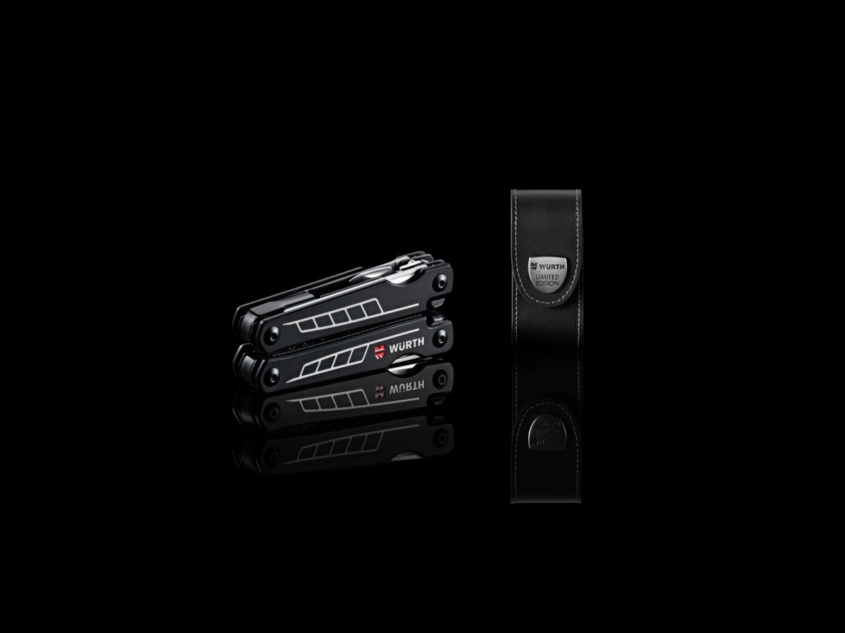 MULTITOOL WITH LEATHER POUCH